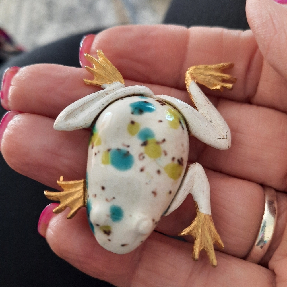 Vintage MCM Rene Speckled Frog Brooch